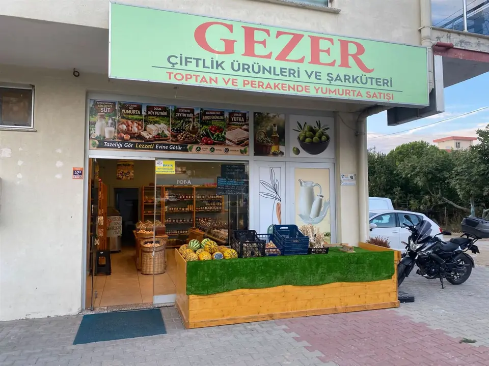 Dükkânın önü